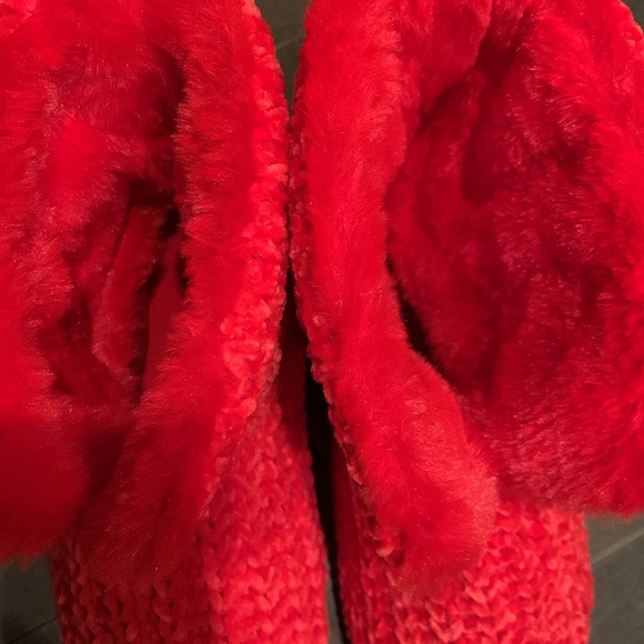 RED SOFT AND FUZZY SLIPPER BOOTIES 
(New Without Tags) - Picture 14 of 14